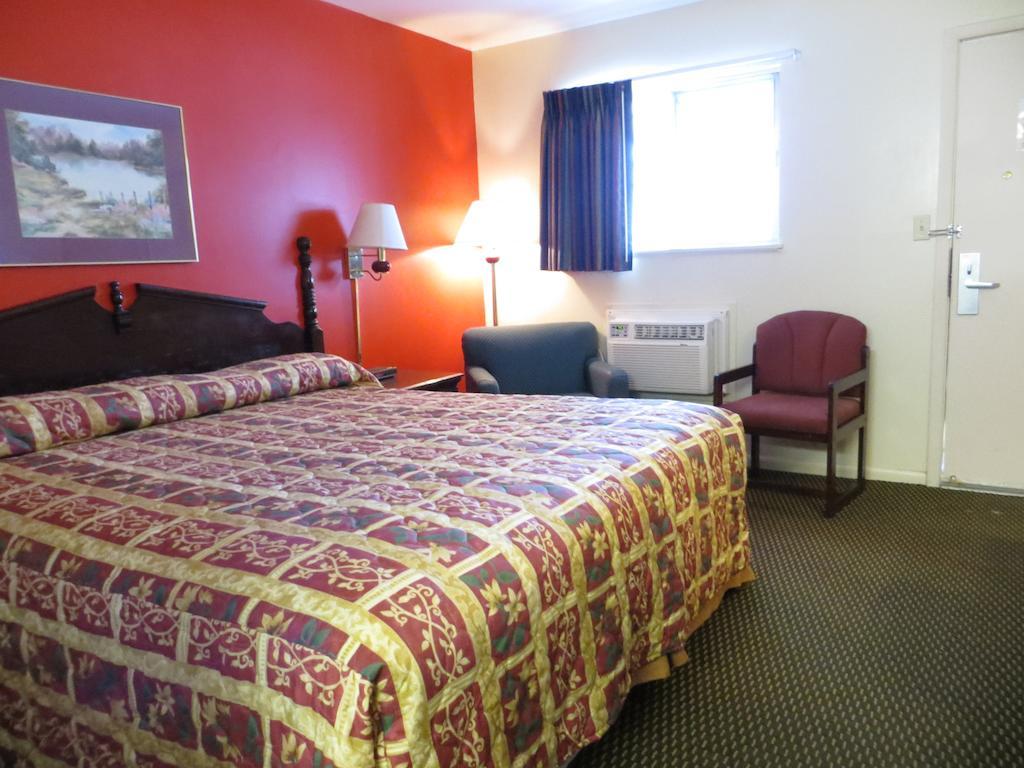 Americas Best Value Inn Arkansas City Номер фото