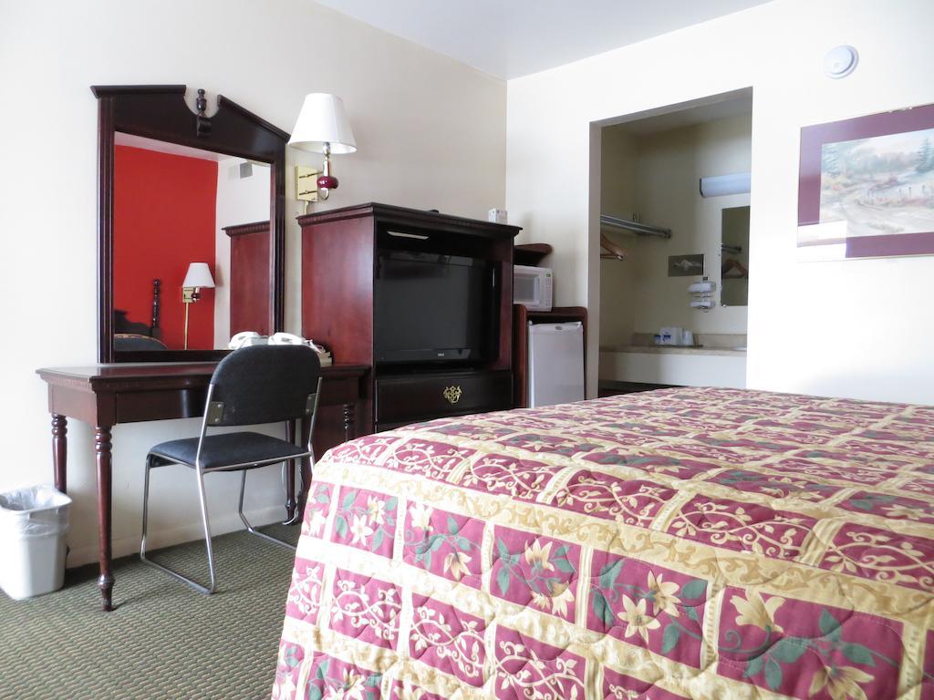 Americas Best Value Inn Arkansas City Экстерьер фото